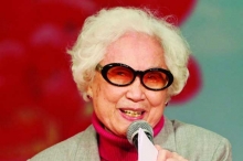 粤剧名伶红线女因突发心脏病逝世 享年89岁